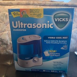 NWT Vicks Ultrasonic Humidifier